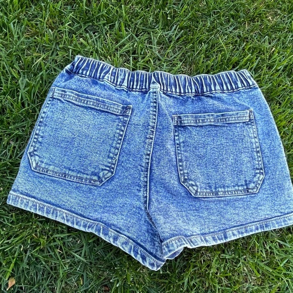 RSQ Large Pocket Elastic Waist Denim Jean Shorts Medium 26” - Picture 3 of 5